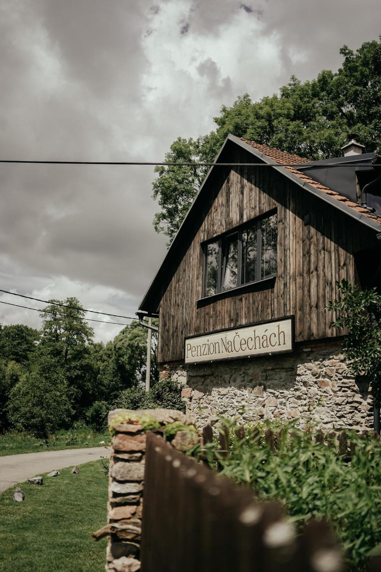 Готель Restaurant A Penzion Na Cechach Korouhev Екстер'єр фото
